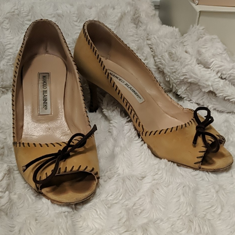 Manolo Blahnik Camel Heel